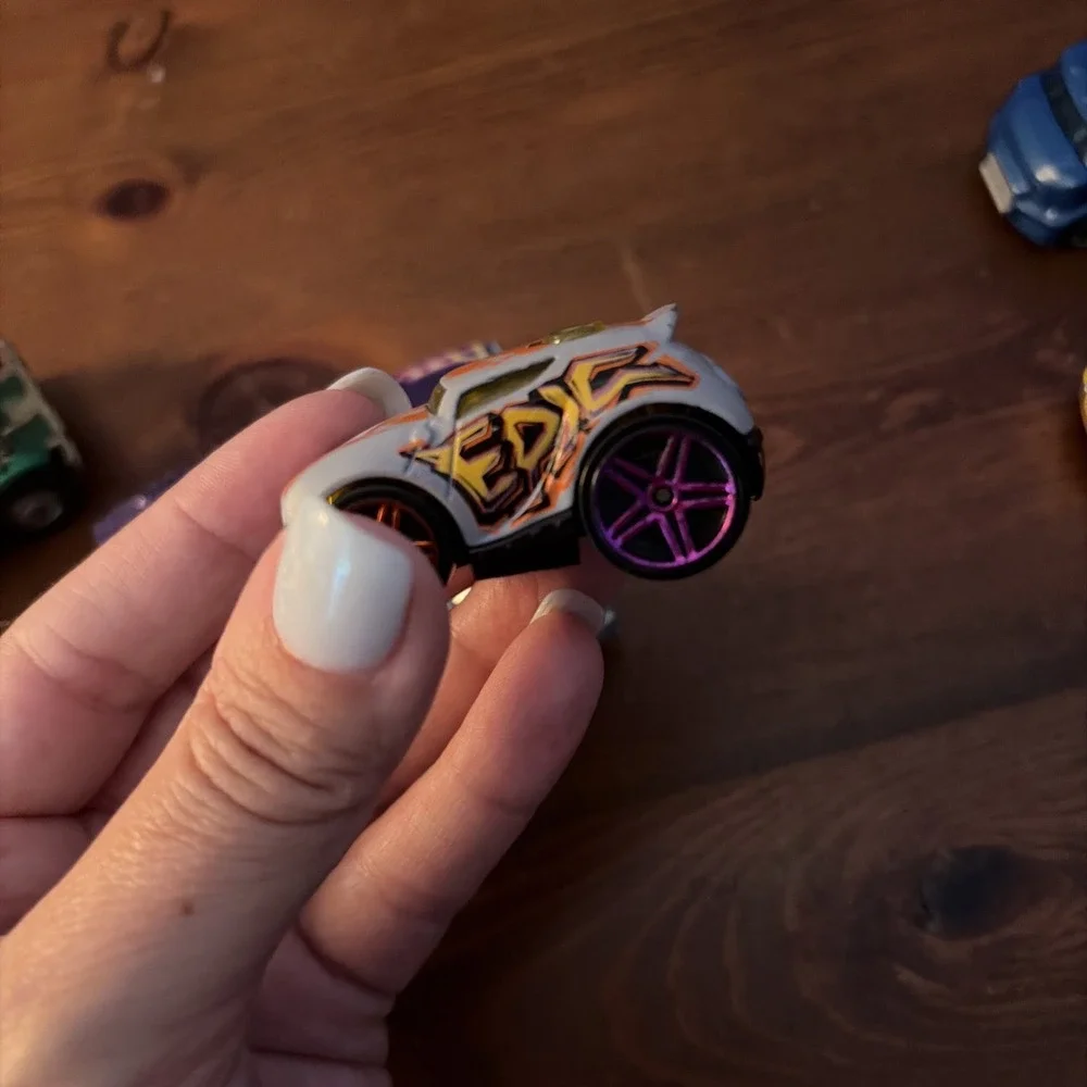 LOT OF 17 HOT‎ WHEELS VEHICLES